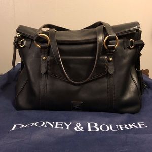 EUC Dooney & Bourke Florentine Smith Bag in Black